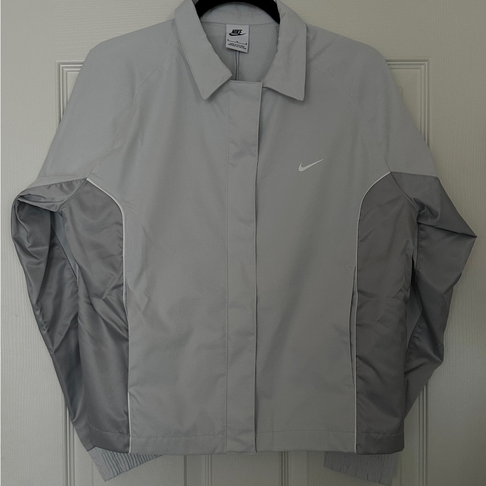 Nike Panelled Woven Jacket in Gray - NWT - Size M